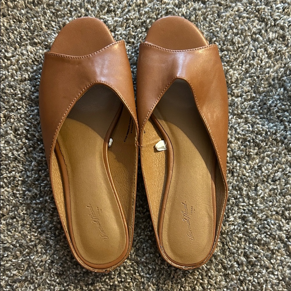 Universal Thread Tan Leather Slide Sandals